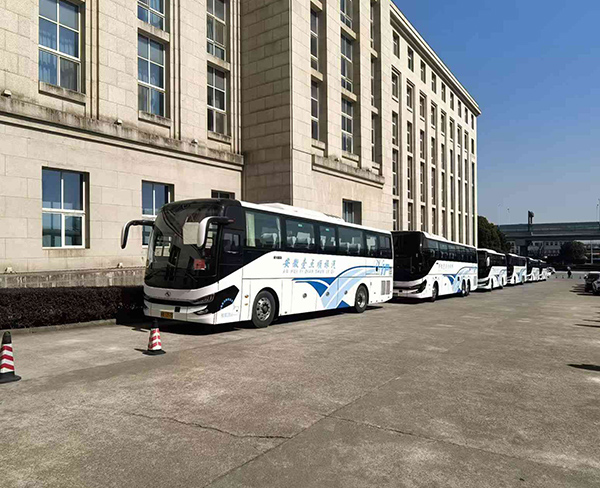 大巴車